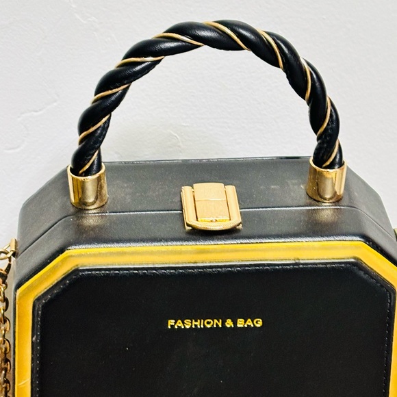 Fashion Bag Letter Print Mini Handbag with Metallic Chain Strap - Picture 6 of 8